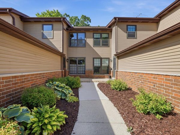 8116 S Forest Hills Cir, Unit 8116, Franklin, WI 53132