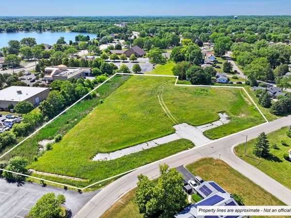 106 Old Elm Road , Lindenhurst, IL 60046