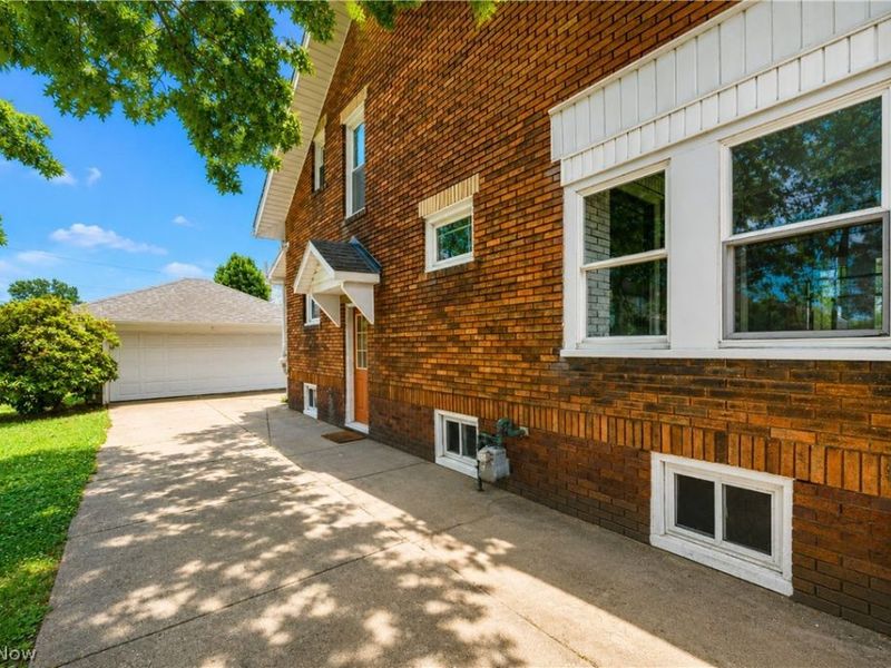 139 East Avenue NE, Tuscarawas, OH 44682 Photo 3
