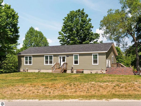 584 Gitchegumee Drive, Buckley, MI 49620