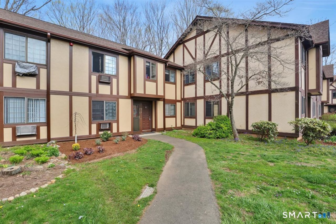 215 Foxwood, Unit 215, Milford, CT 06461 Main Photo