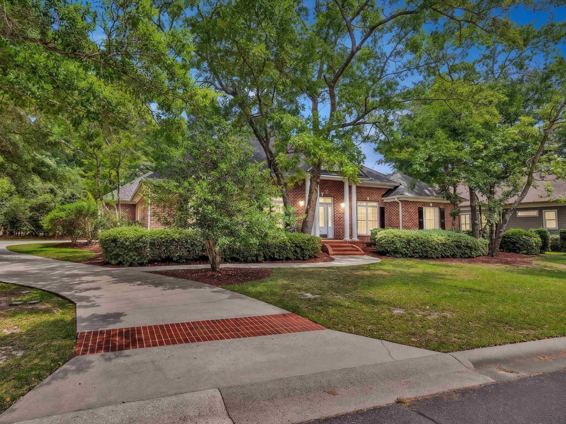 60 Highwood Circle Photo 2