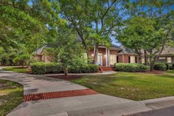 60 Highwood Circle photo 4