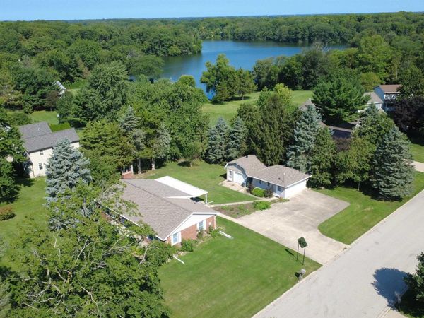 1797 S Lake Storey Road, Galesburg, IL 61401