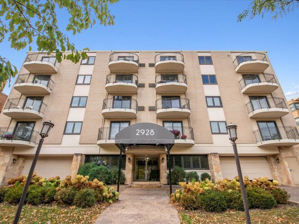 2928 Dean Parkway, Unit 2J, Minneapolis, MN 55416