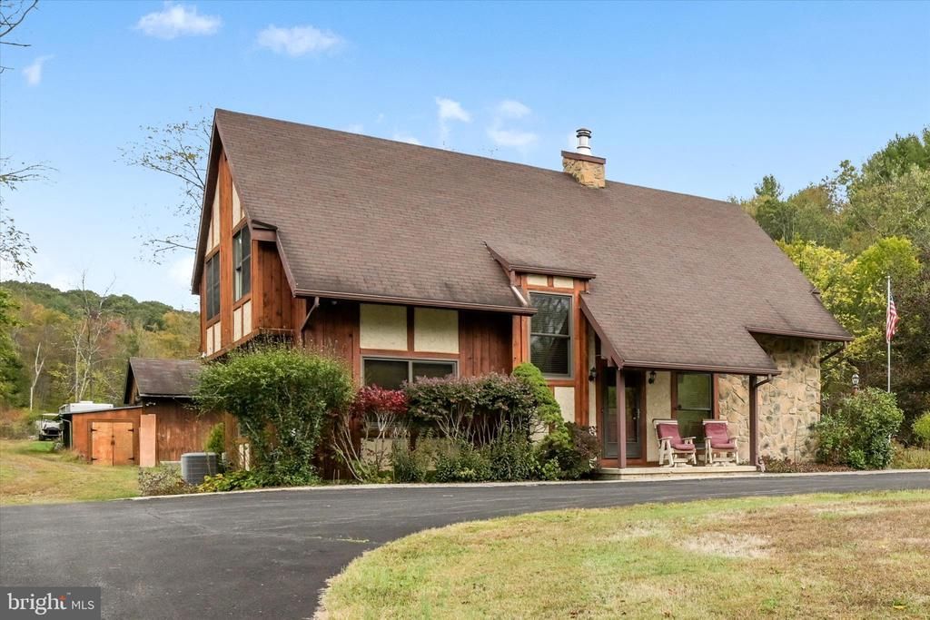 509 E SECOND MOUNTAIN ROAD , ORWIGSBURG, PA 17961