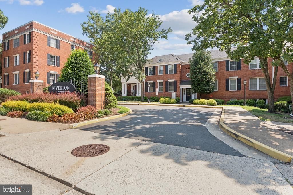610 Bashford Lane , Unit 1301, Alexandria, VA 22314 Main Photo