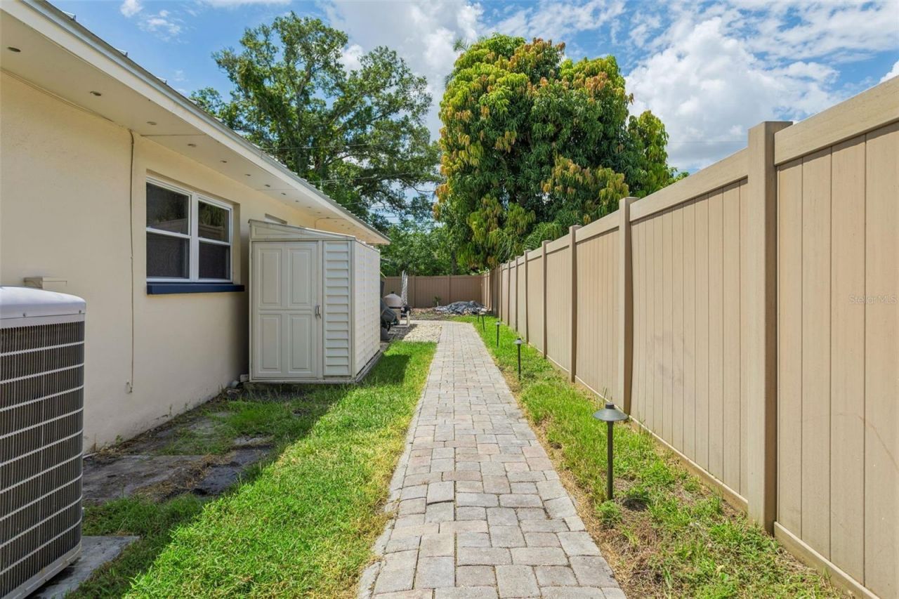 1883 Oakdale Lane N, Clearwater, FL 33764 Photo