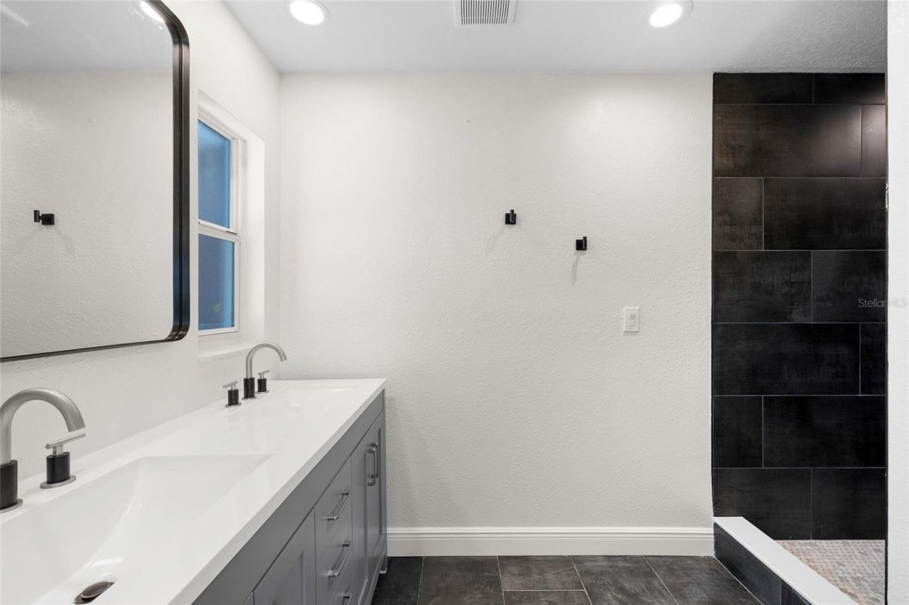 5901 Denver Street Ne, Saint Petersburg, FL 33703 Photo