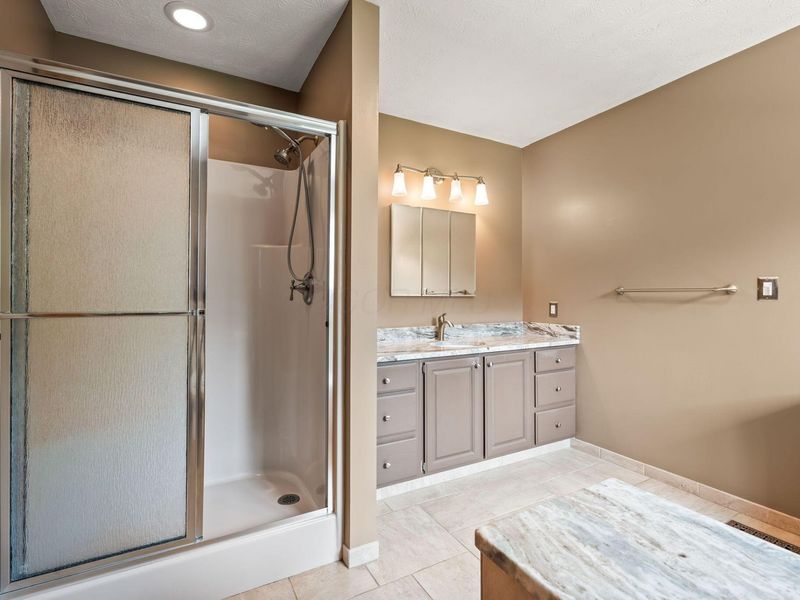 7630 Essington Circle , Dayton, OH 45459 Photo 27