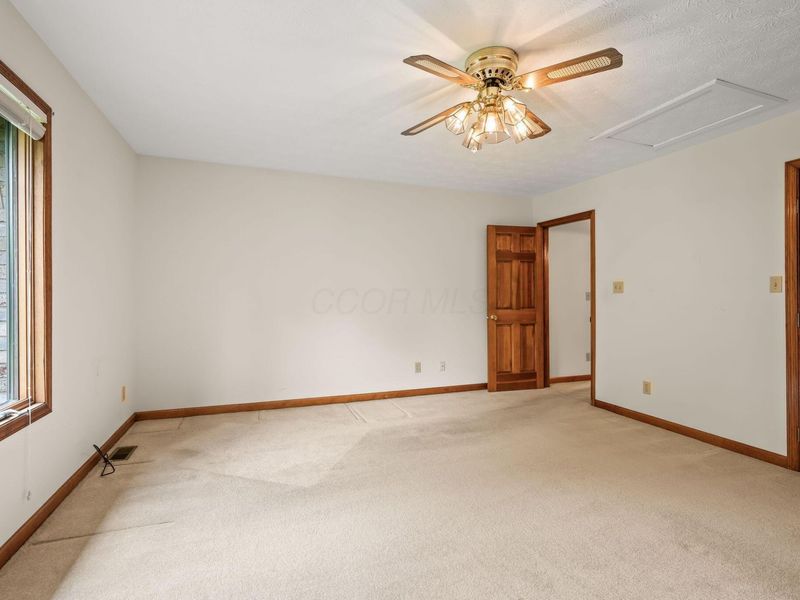 7630 Essington Circle , Dayton, OH 45459 Photo 32