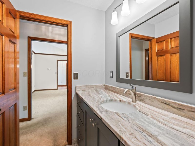 7630 Essington Circle , Dayton, OH 45459 Photo 35