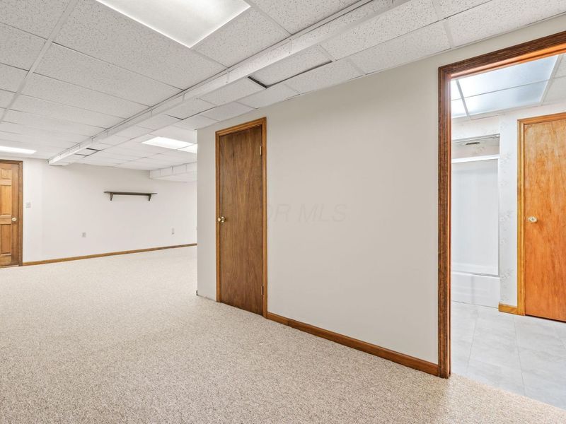 7630 Essington Circle , Dayton, OH 45459 Photo 42