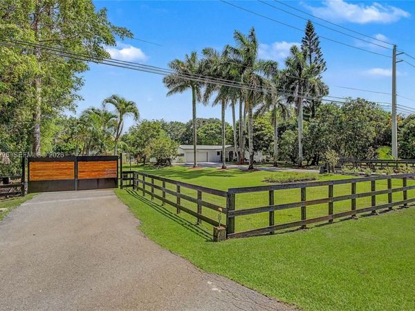 13811 SW 26th St, Davie, FL 33325