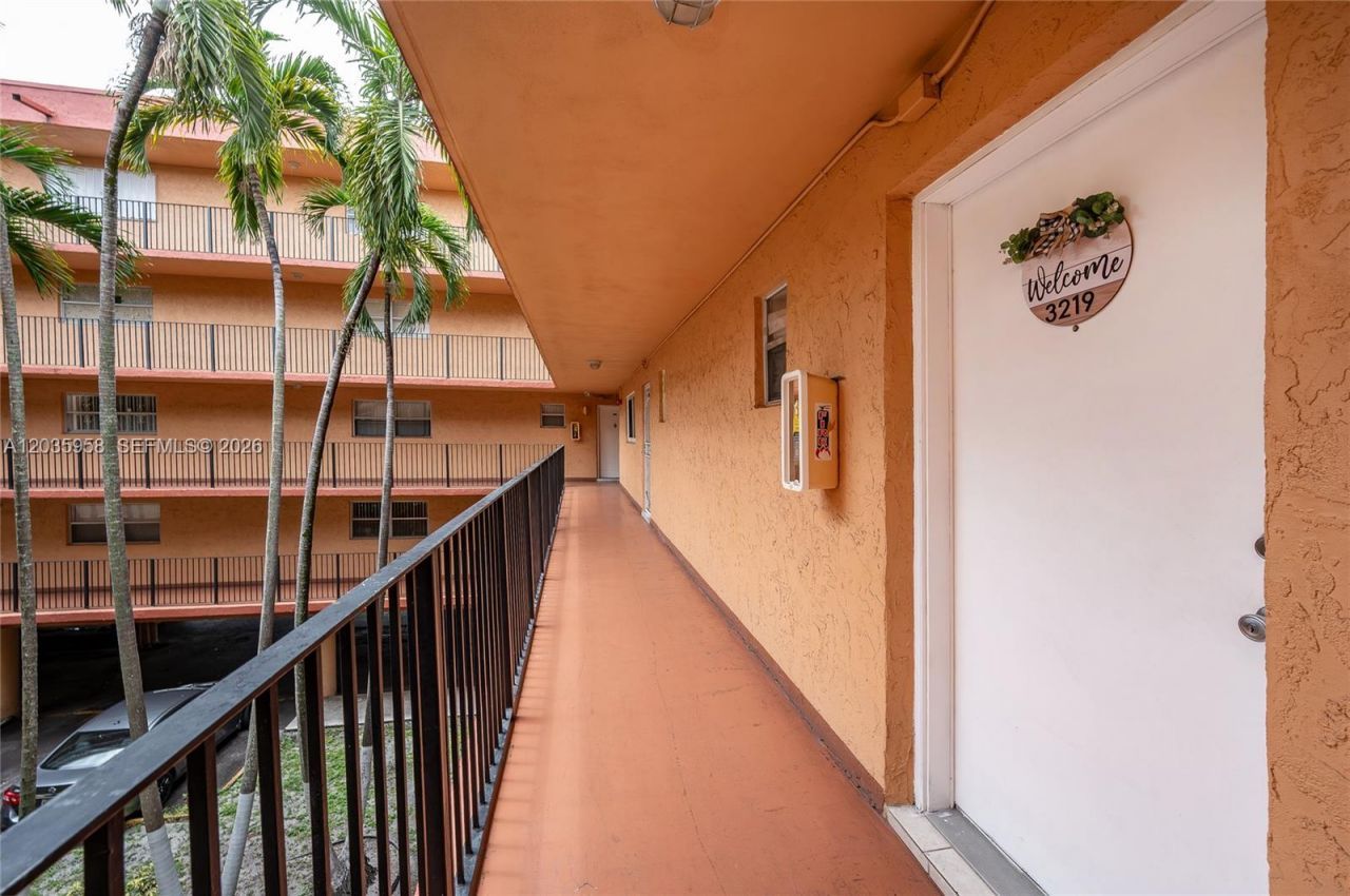 1910 W 56th St , Unit 3219, Hialeah, FL 33012 Photo