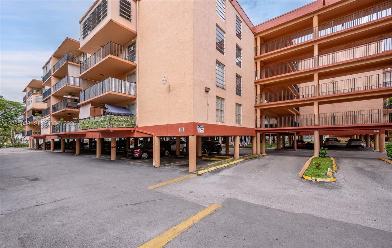 1910 W 56th St , Unit 3219, Hialeah, FL 33012 Photo
