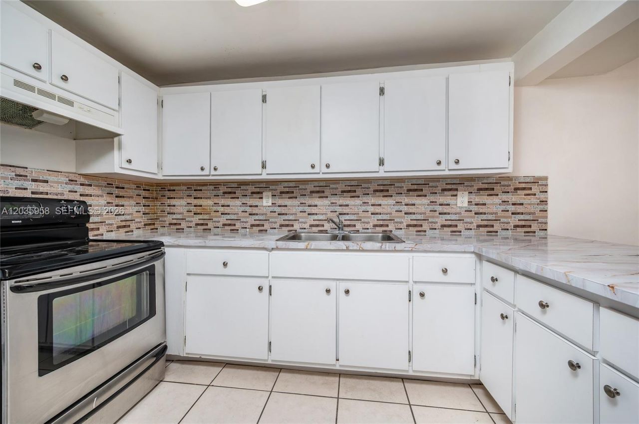 1910 W 56th St , Unit 3219, Hialeah, FL 33012 Photo