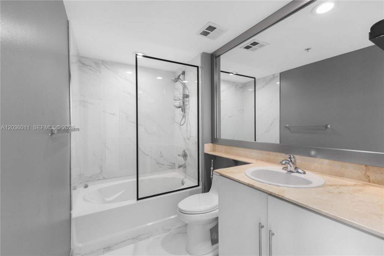 325 S Biscayne Blvd, Unit 4015, Miami, FL 33131 Photo