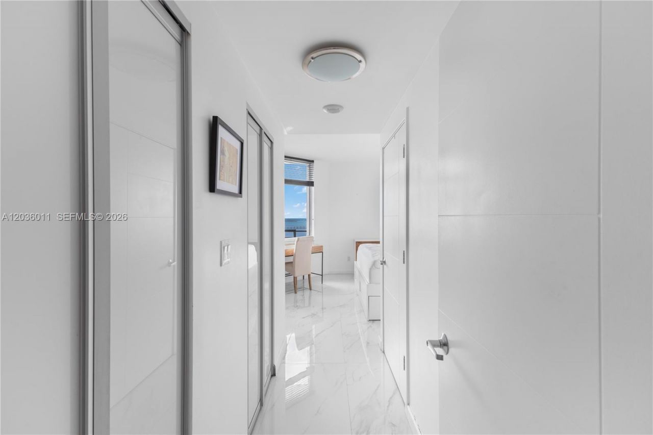 325 S Biscayne Blvd, Unit 4015, Miami, FL 33131 Photo