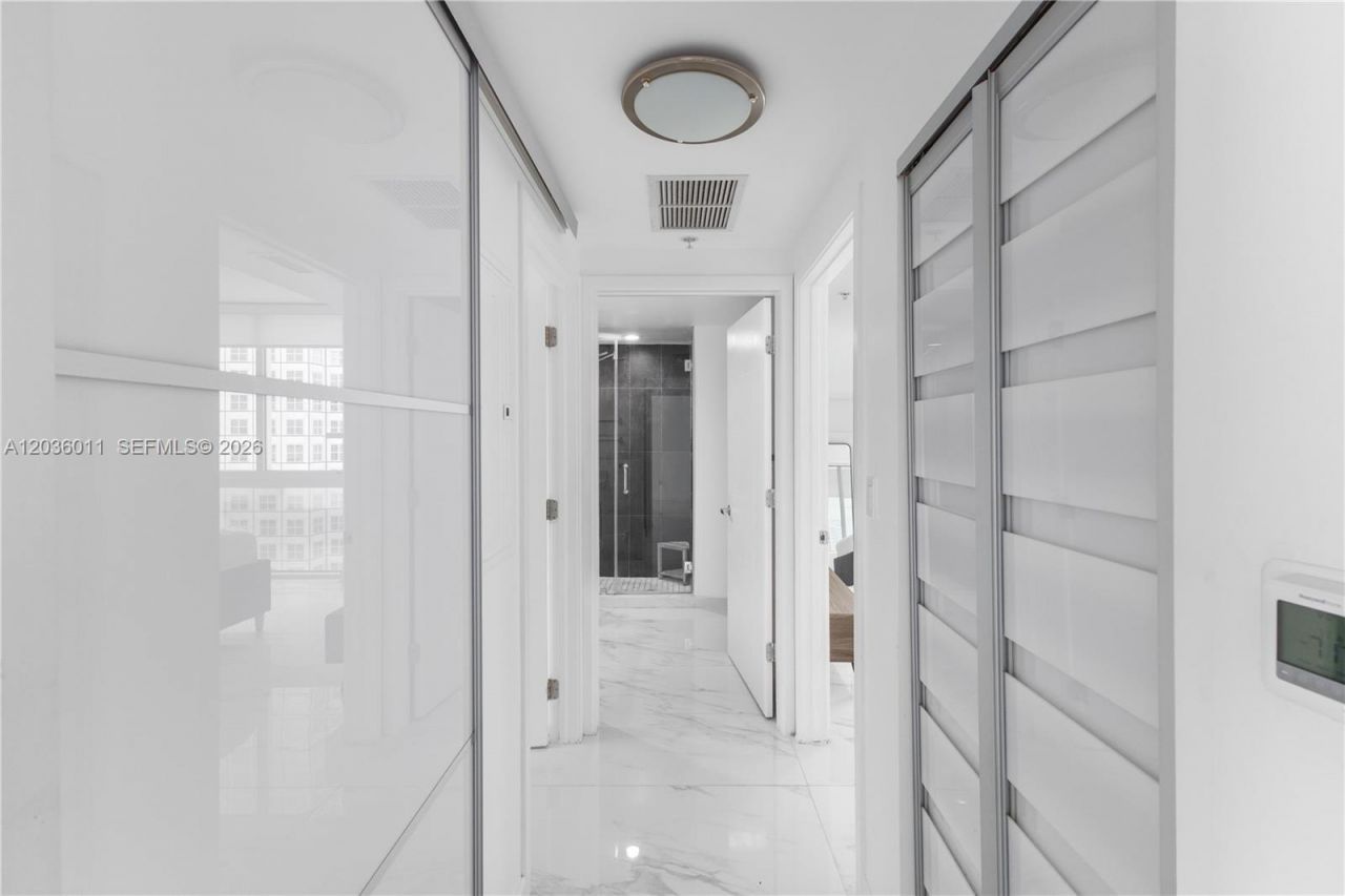 325 S Biscayne Blvd, Unit 4015, Miami, FL 33131 Photo