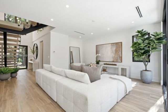 555 Catalonia Ave, Coral Gables, FL 33134 Photo