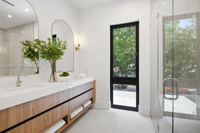 555 Catalonia Ave, Coral Gables, FL 33134 Photo