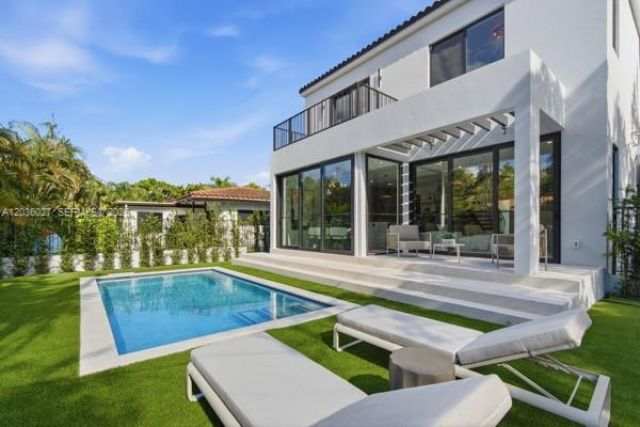 555 Catalonia Ave, Coral Gables, FL 33134 Photo