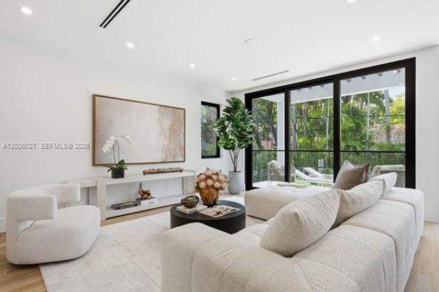 555 Catalonia Ave, Coral Gables, FL 33134 Photo