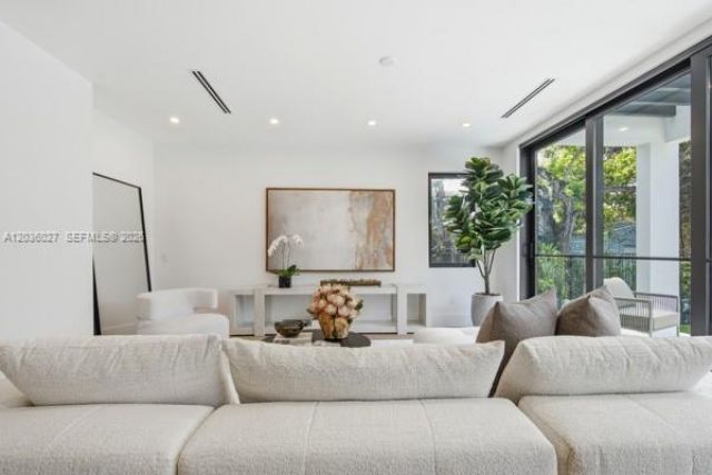 555 Catalonia Ave, Coral Gables, FL 33134 Photo