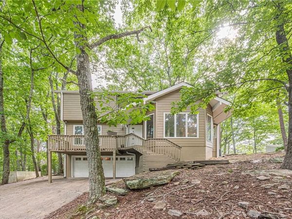 834 Lake Arrowhead Drive , Waleska, GA 30183