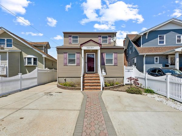 55 West Avenue , Lawrence, NY 11559
