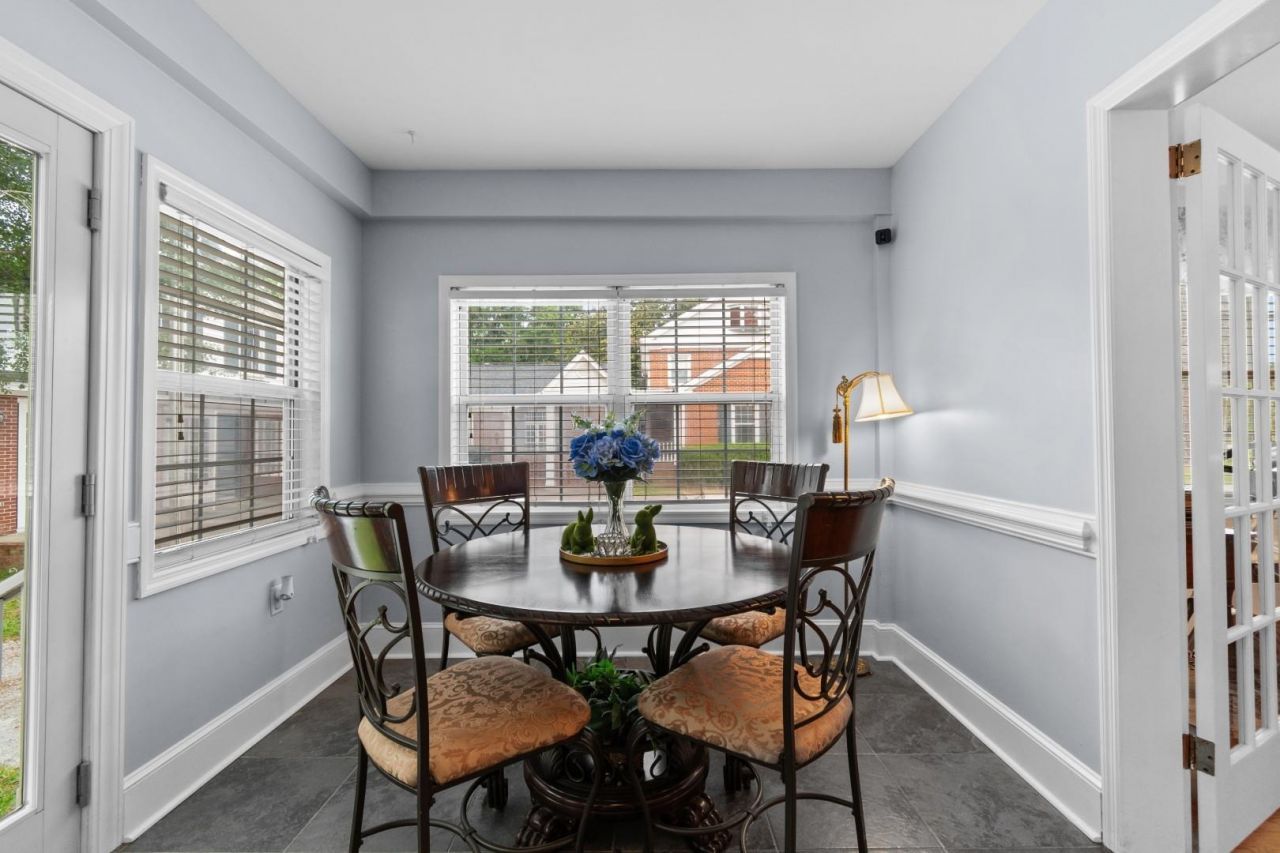 5632 Main St.  Photo 10