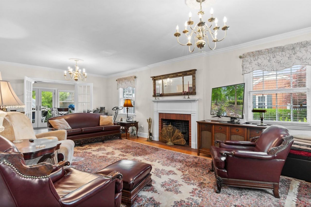5632 Main St.  Photo 11