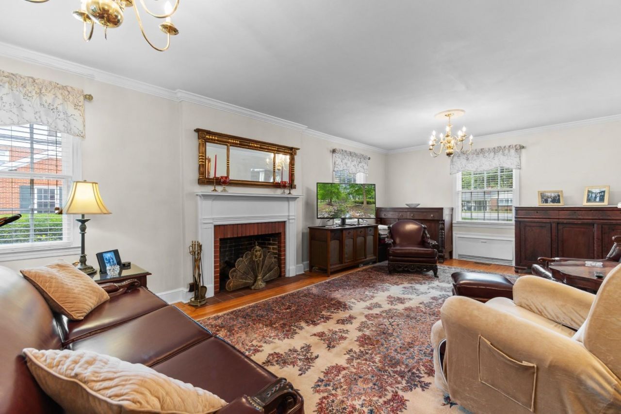 5632 Main St.  Photo 12