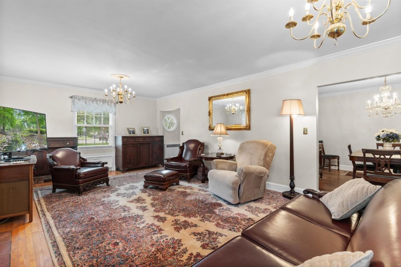 5632 Main St.  Photo 13