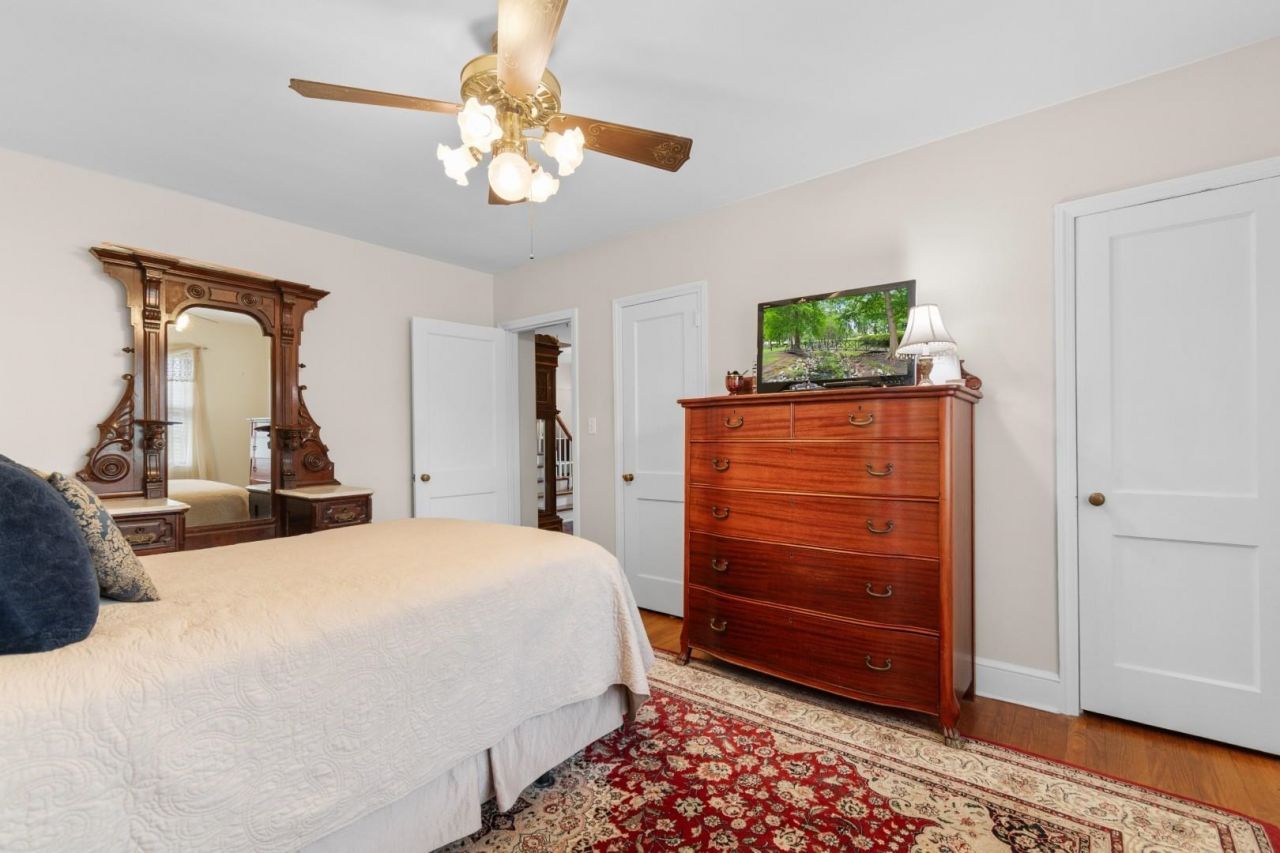 5632 Main St.  Photo 18