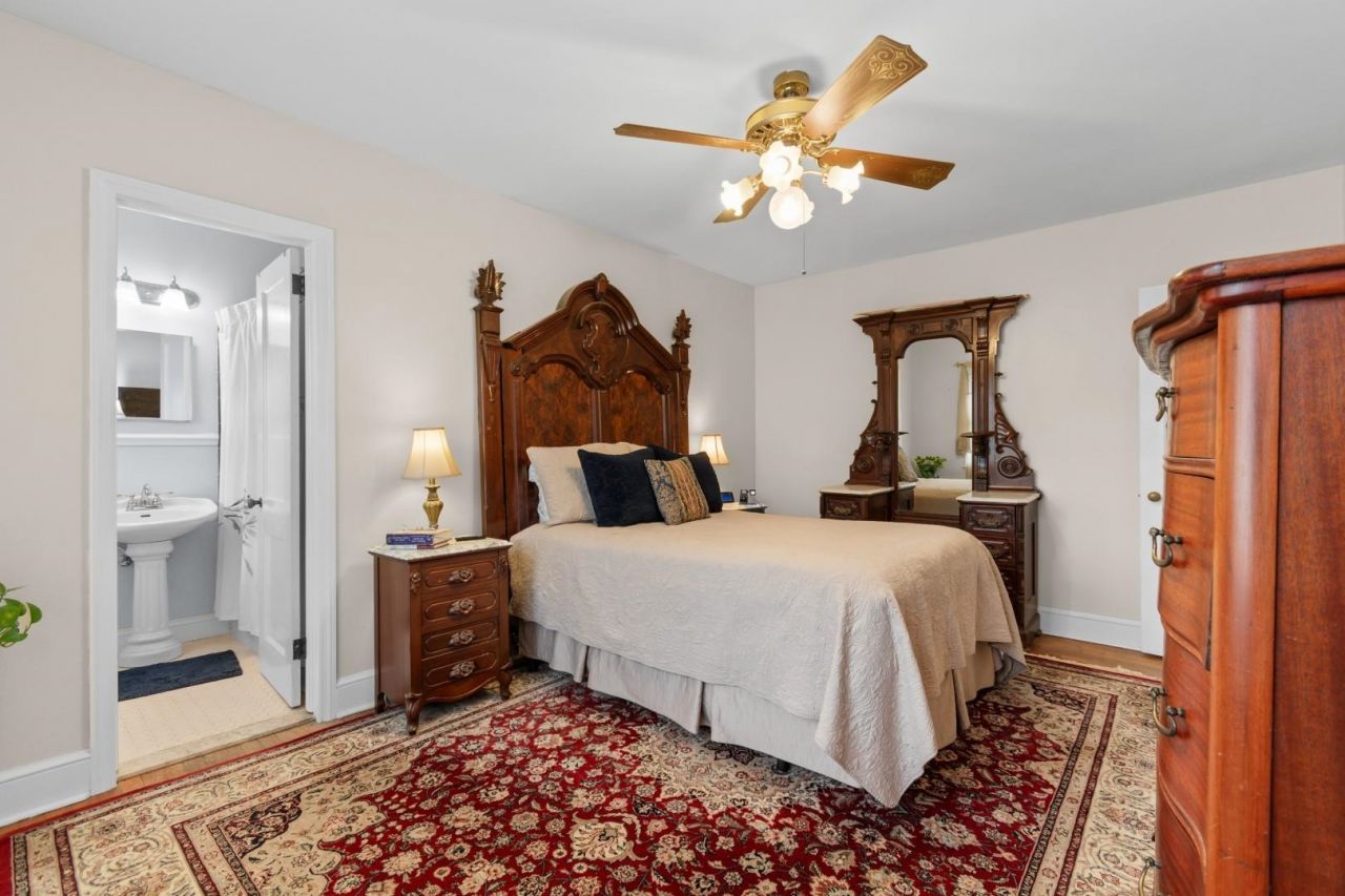 5632 Main St.  Photo 19