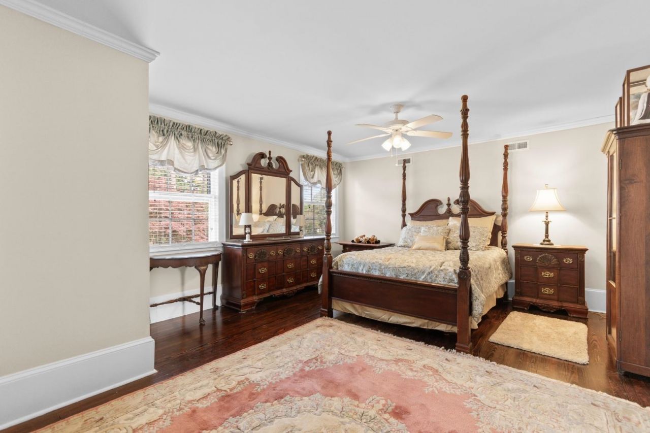 5632 Main St.  Photo 22