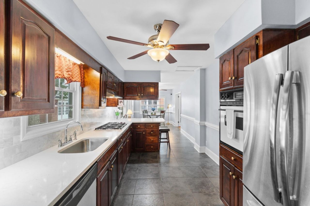 5632 Main St.  Photo 5