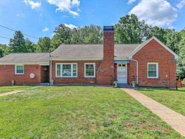 225 HILLCREST DR, Rocky Mount, VA 24151