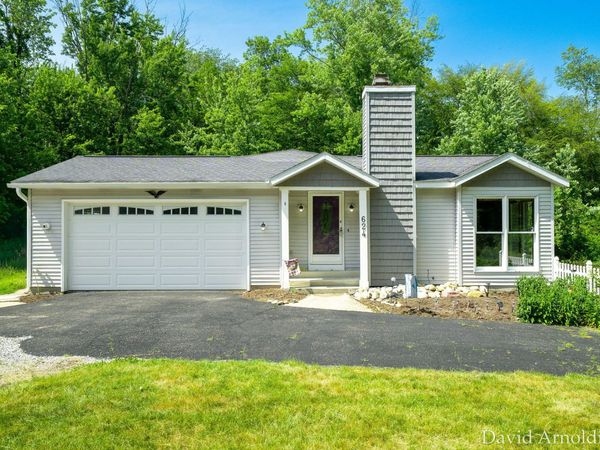 624 S 160th Avenue, Holland, MI 49423