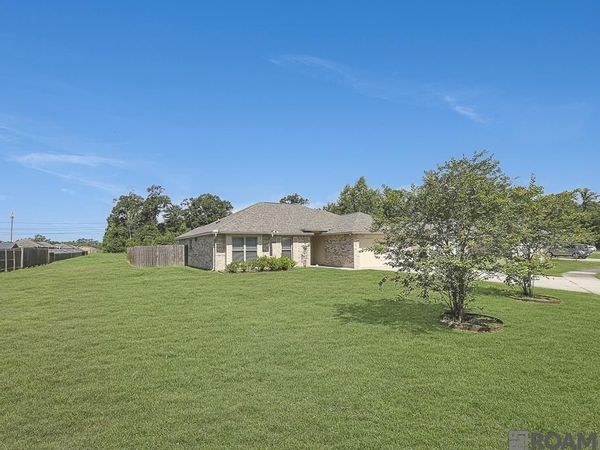 1310 Point Andrew Dr, Gonzales, LA 70737