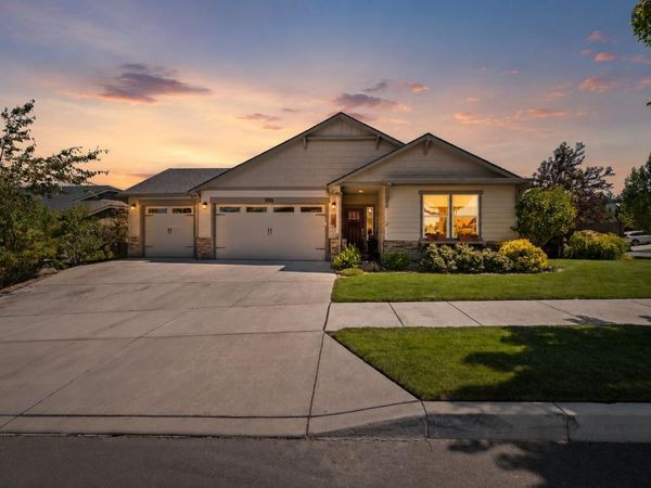 2462 SW 43rd Place, Redmond, OR 97756
