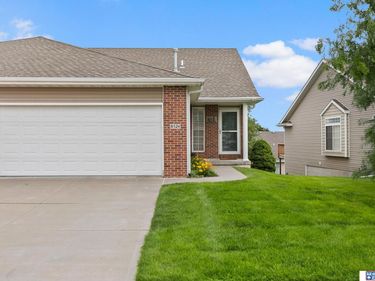 8524 Ridge Hollow Drive, Lincoln, NE 68526