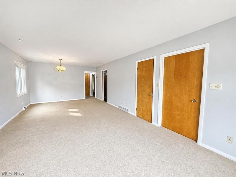 13630 Cedar Road, Unit Lower, University Heights, OH 44118 Photo 4