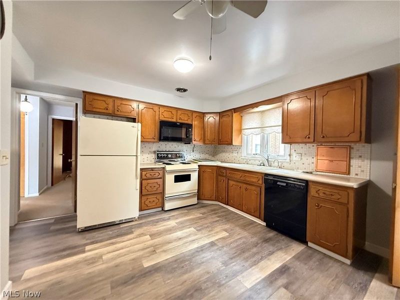 13630 Cedar Road, Unit Lower, University Heights, OH 44118 Photo 5