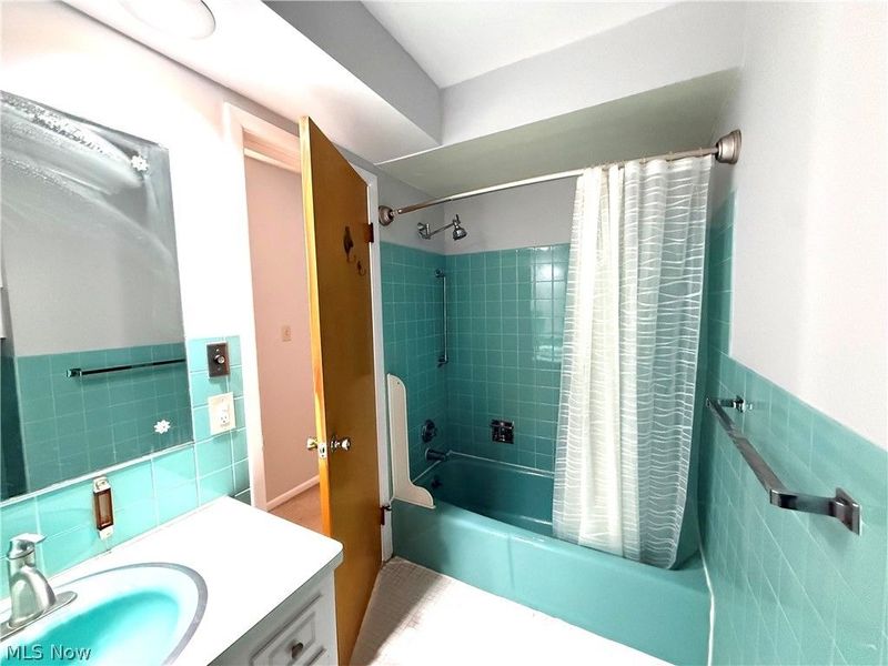 13630 Cedar Road, Unit Lower, University Heights, OH 44118 Photo 9