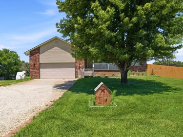 400 E Gordon Bennett Dr., Haysville, KS 67060
