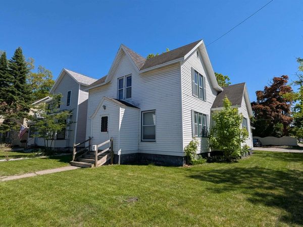204 Eighth Street E, Traverse City, MI 49684