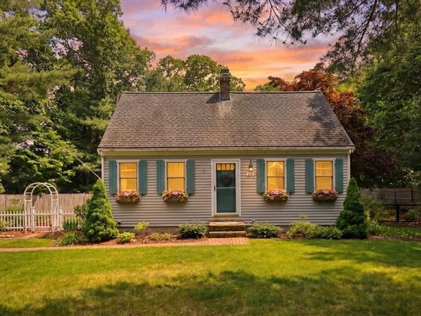 195 Knotty Pine Ln, Barnstable, MA 02632